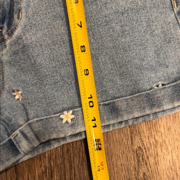 Flowered jean shorts - Picture 10 of 10